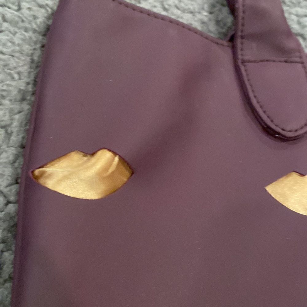 Selena Gomez Purple Tote With Lips Purple & Gold - Picture 2 of 8